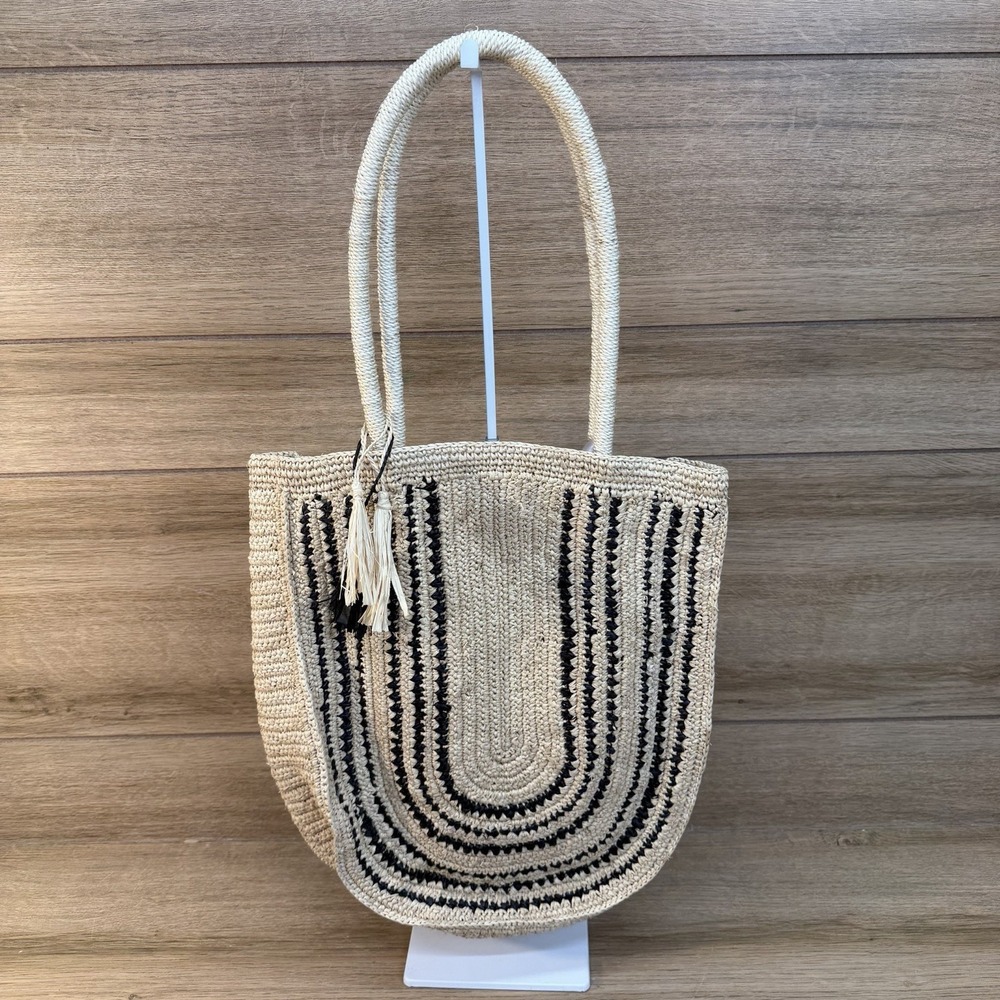 BTB Los Angeles Shoulder Tote Natural Raffia Weaved Made in Madagascar NWT